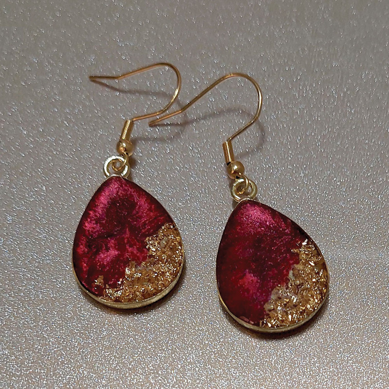 گوشواره زنانه رزینی مدل اشک کد P026 گوشواره زنانه رزینی مدل اشک کد P026