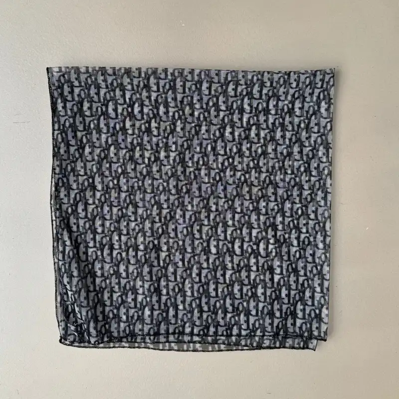 روسری زنانه مدل مینی توری نوشته دار ریز