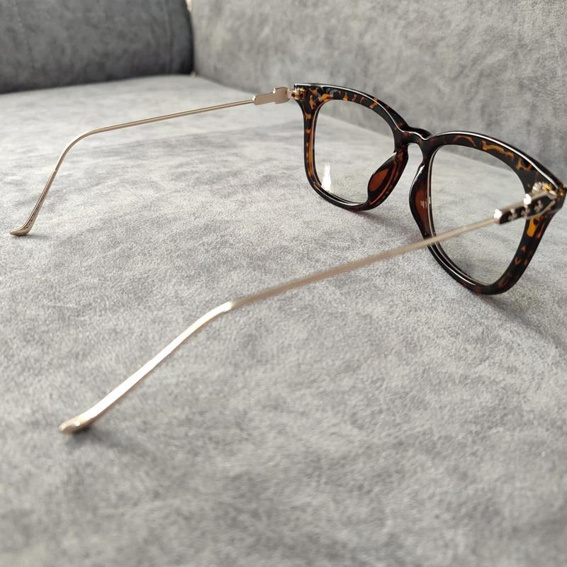 عکس شماره 4 : فریم عینک طبی مدل ویفرر کائوچو پلنگی کد 0166