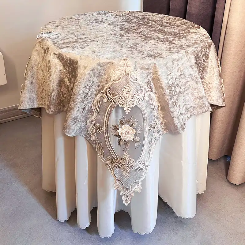 رومیزی صفاهوم مدل مخمل گل برجسته گرد