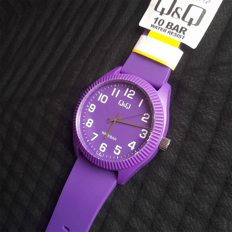 ساعت مچی عقربه ای کیو اند کیو مدل V12A-005VY