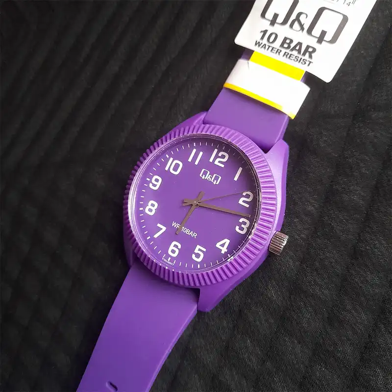 ساعت مچی عقربه ای کیو اند کیو مدل V12A-005VY