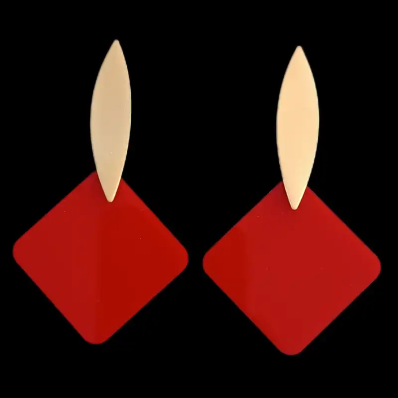 گوشواره زنانه مدل عروسکی پلکسی