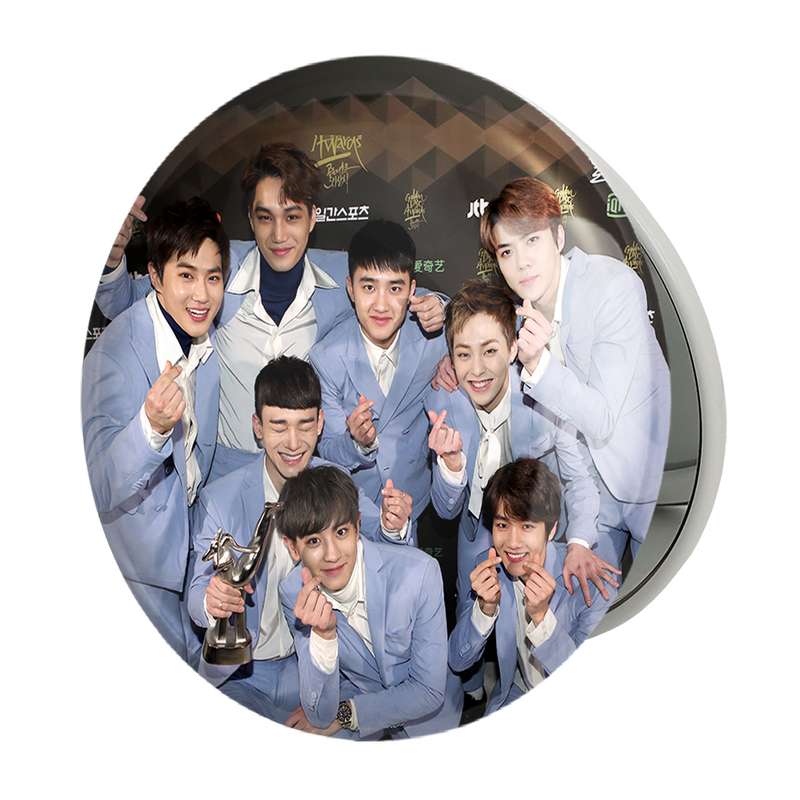 آینه جیبی خندالو طرح گروه اکسو EXO مدل تاشو کد 13667 آینه جیبی خندالو طرح گروه اکسو EXO مدل تاشو کد 13667