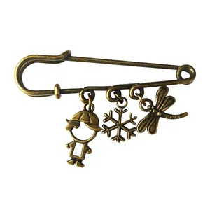 سنجاق سینه زنانه مدل پسرک برفی کد 09