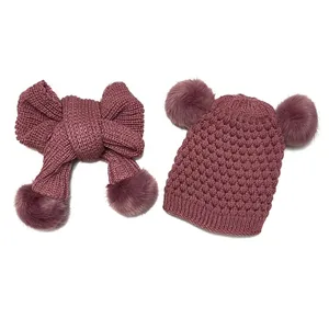 ست کلاه و شال گردن بافتنی بچگانه مدل پوم دار رنگ کالباسی