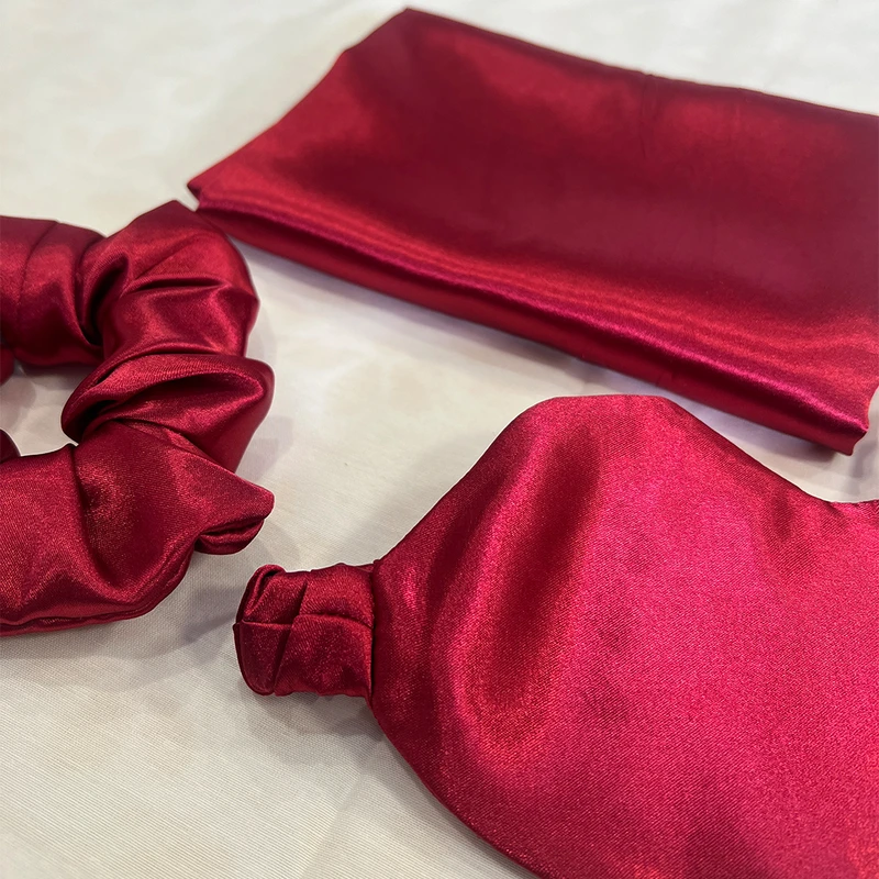 عکس شماره 5 : رو بالشی صفاهوم مدل ساتن به همراه کش مو و چشم بند