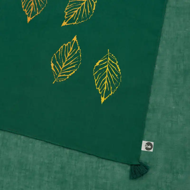 روسری زنانه گدار مدل برگریزان