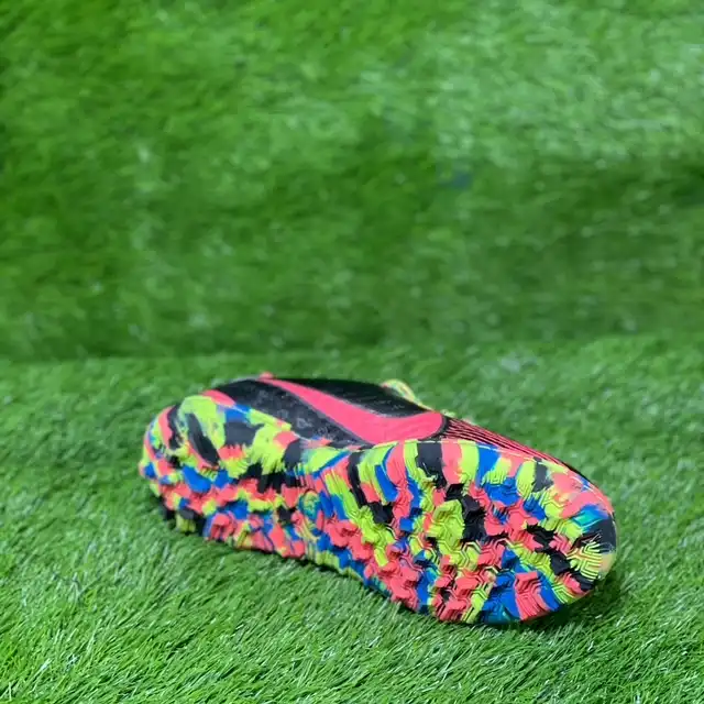 کفش فوتبال پسرانه مدل استوک ریز NI0076