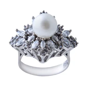 انگشتر نقره زنانه بازرگانی میلادی مدل مروارید مصنوعی نگین برلیان کد AWR_509