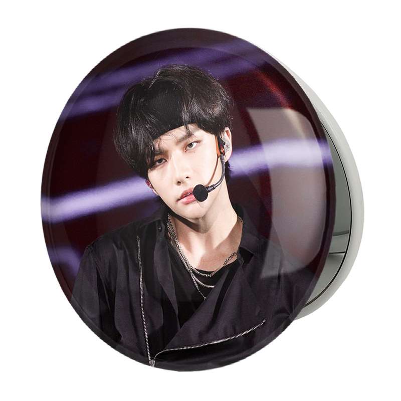 آینه جیبی خندالو طرح هیونجین گروه استری کیدز Stray Kids مدل تاشو کد 11866 آینه جیبی خندالو طرح هیونجین گروه استری کیدز Stray Kids مدل تاشو کد 11866