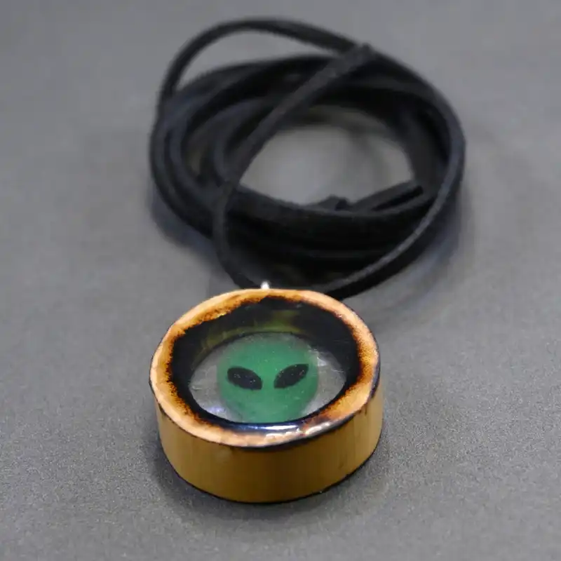 گردنبند مدل آدم فضایی شبتاب PRG_1015