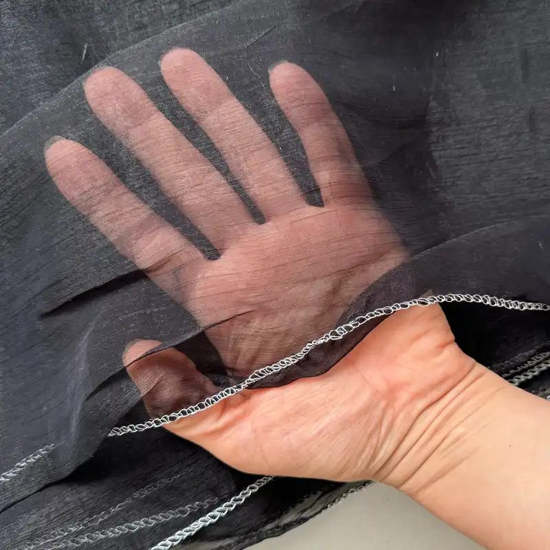 شال زنانه مدل ساده حریر شیشه ای نازک دور نقره دوزی شده