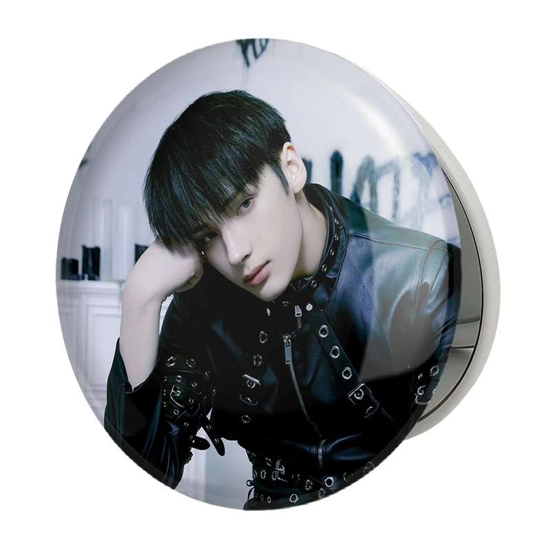 آینه جیبی خندالو طرح هیونینگ کای گروه تی اکس تی TXT مدل تاشو کد 20011 