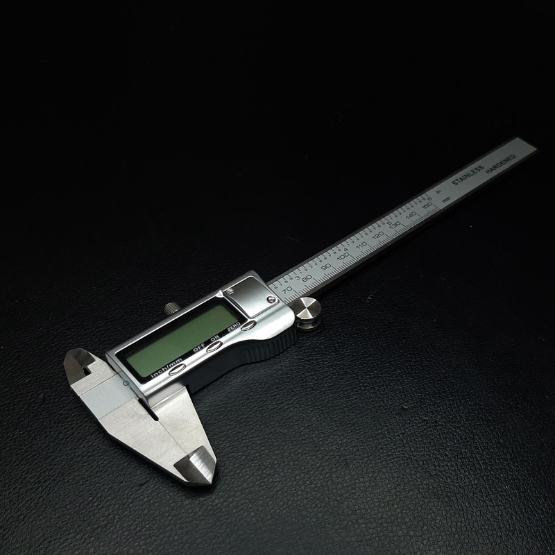 کولیس دیجیتا لیوبی مدل 15-20 گستره 150 میلیمتر