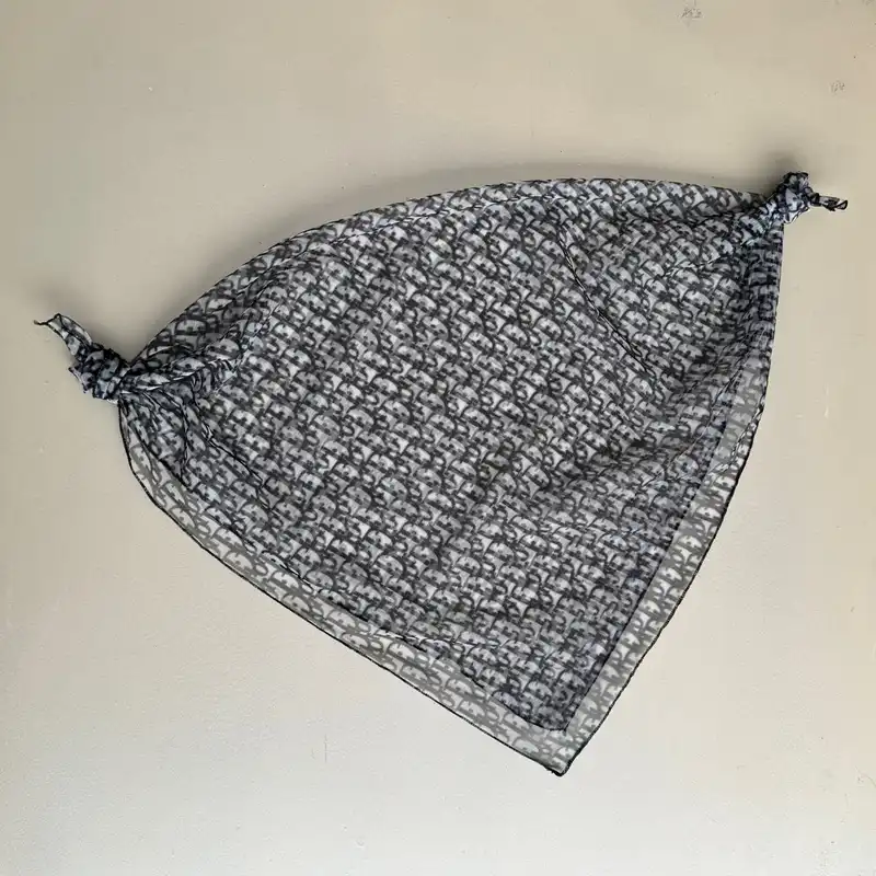 روسری زنانه مدل مینی توری نوشته دار ریز