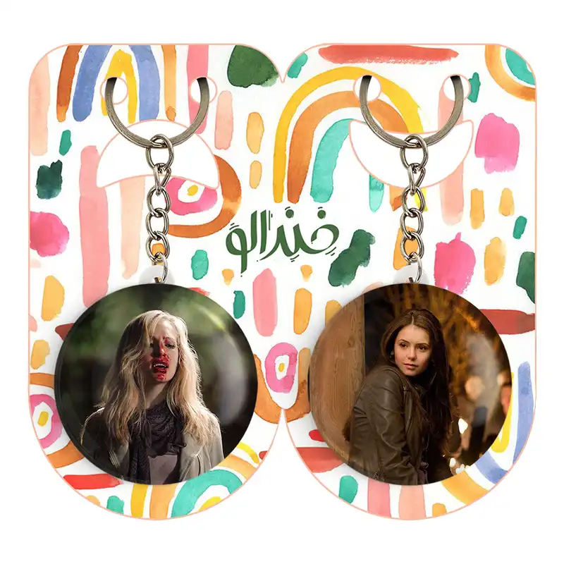 جاکلیدی خندالو مدل الینا گیلبرت و کارولاین فوربز خاطرات یک خون آشام The Vampire Diaries کد 2029520287 مجموعه 2 عددی