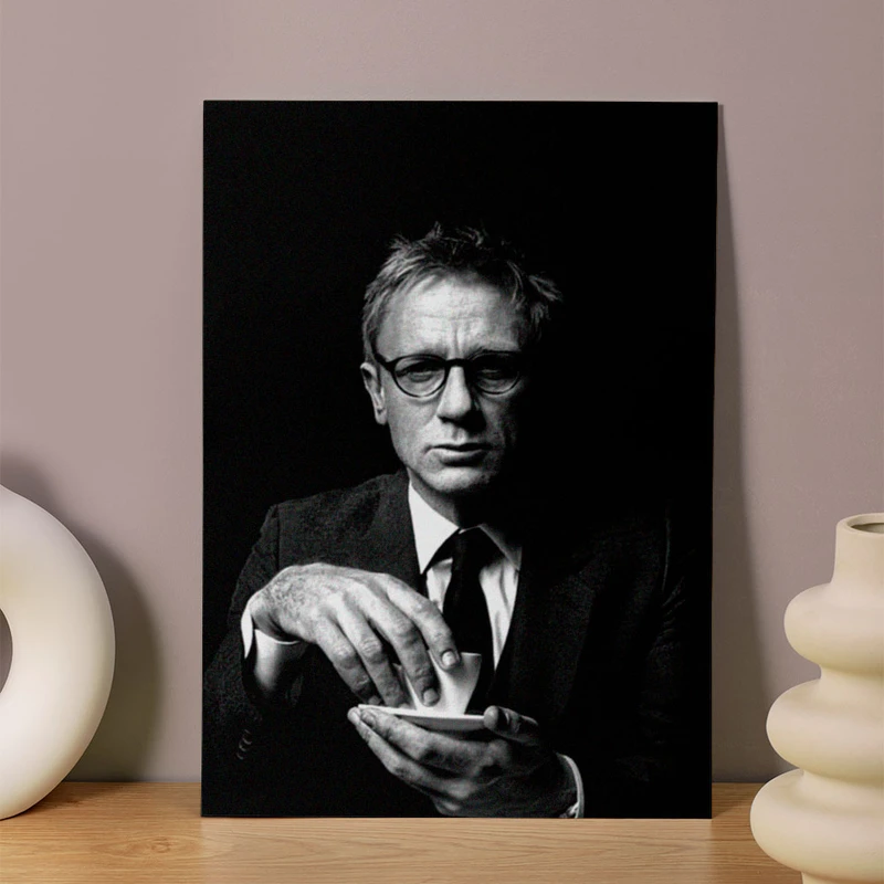 پوستر صبا طرح مدل دنیل کریگ