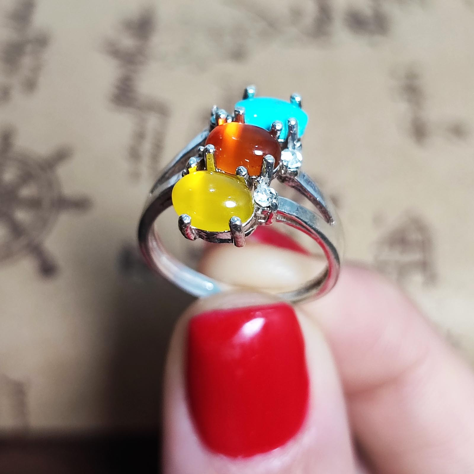 انگشتر نقره زنانه مدل سه نگین YW4217 انگشتر نقره زنانه مدل سه نگین YW4217