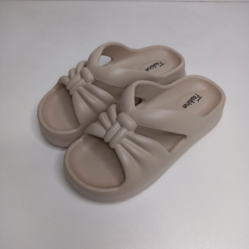 دمپایی زنانه پاپا مدل هاله کد 1637-CR