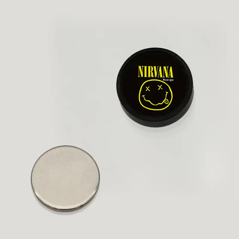 پیرسینگ گوش ناکسیگو مدل شب تاب طرح Nirvana کد PM6371