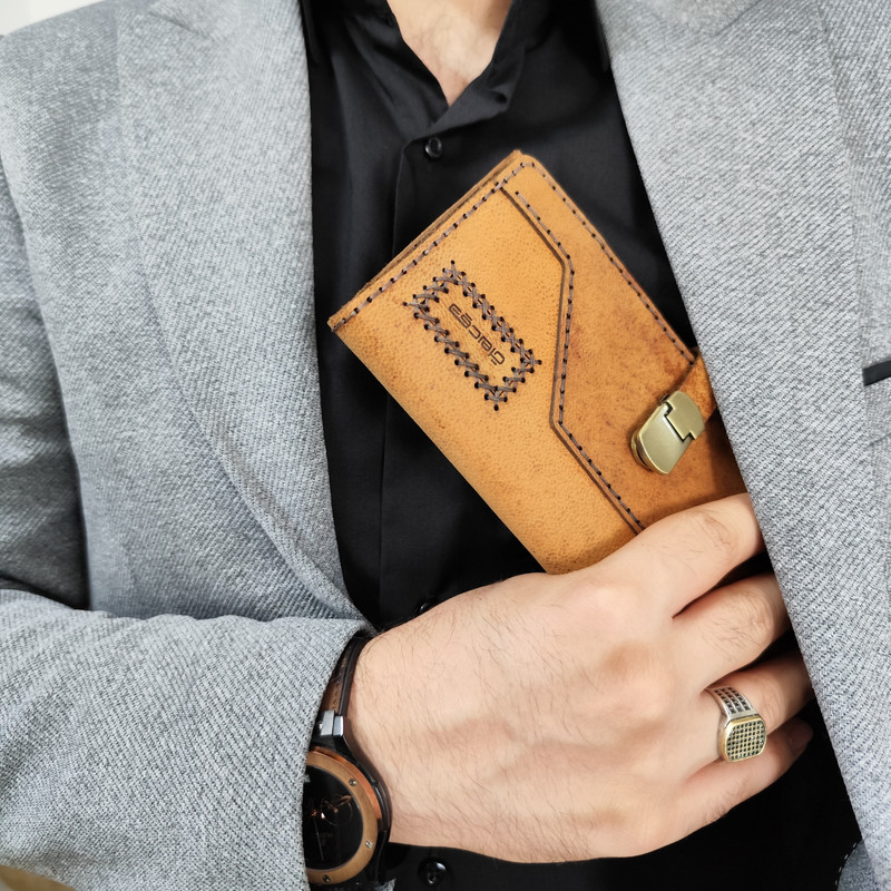 کیف پول چرم دقت مدل چرم طبیعی بزی سگک دار کد Sch-w45