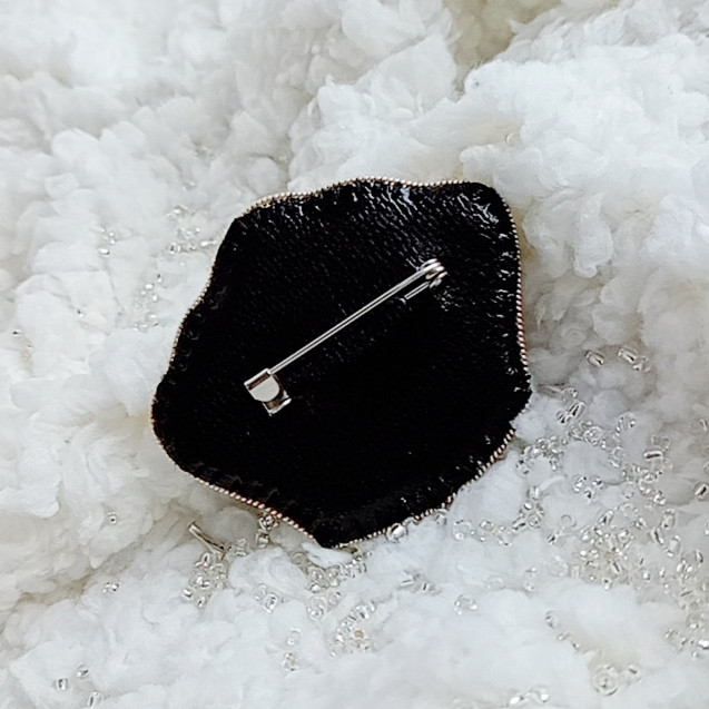 سنجاق سینه زنانه جواهردوزی سنجاق سینه زنانه جواهردوزی