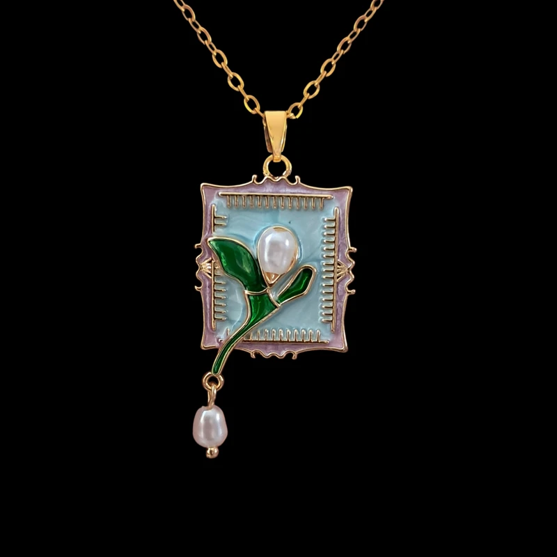 گردنبند زنانه مدل گل لاله و مروارید برجسته میناکاری کد Artcty66