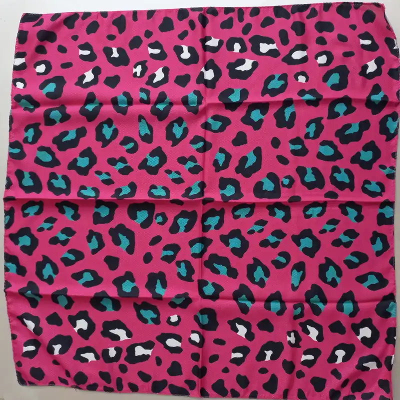 روسری زنانه مدل مینی اسکارف نخی پلنگی گاوی