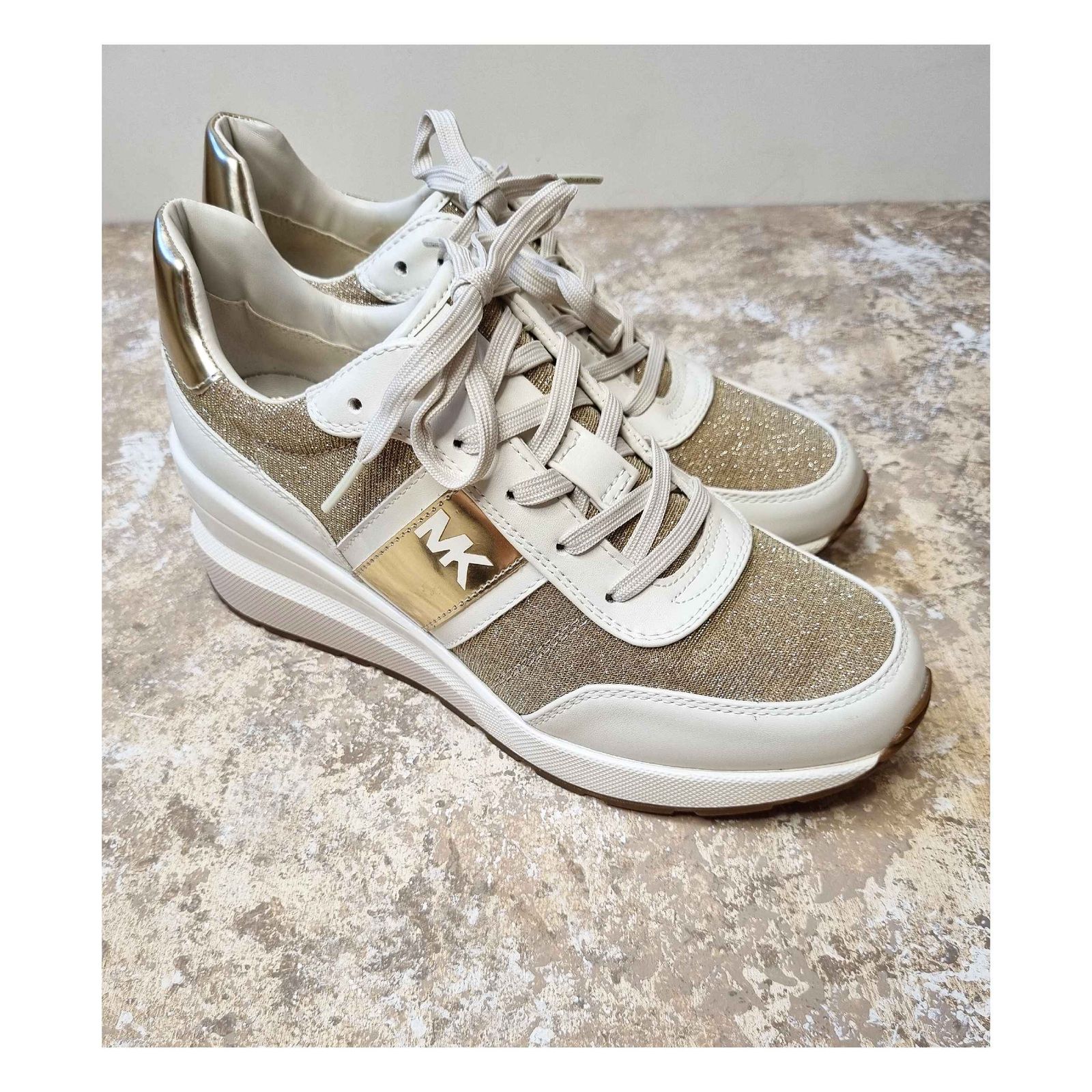 کفش روزمره زنانه مایکل کورس مدل Sneaker Mabel aus Kunstleder in Metallic- Optik und glitzerndem Mesh im Kettendesign -  - 7