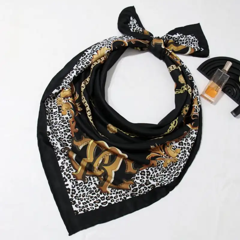 روسری زنانه مدل ابریشم دور حاشیه پلنگی دست دوز کد a-6045