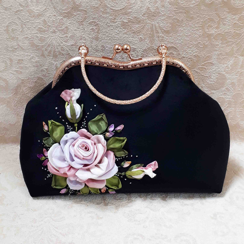 کیف مجلسی زنانه مدل روباندوزی تک گل