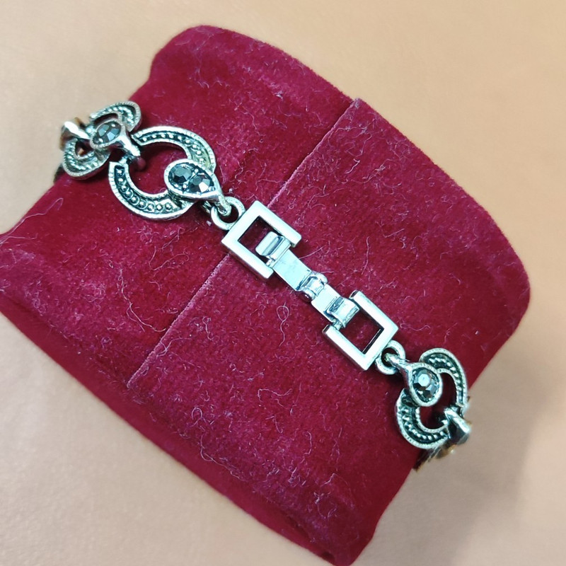 ساعت مچی عقربه ای دخترانه والار مدل Wr11 ساعت مچی عقربه ای دخترانه والار مدل Wr11