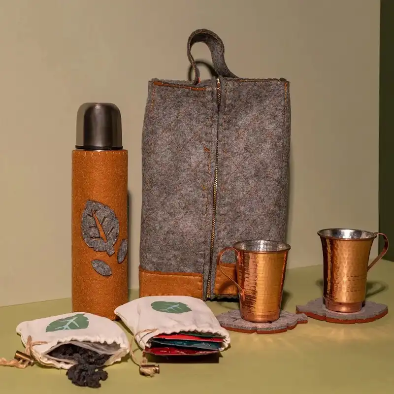 ست فلاسک و لیوان مسافرتی آرا هنر فاخر ایرانی مدل چام ویژه مجموعه 7 عددی