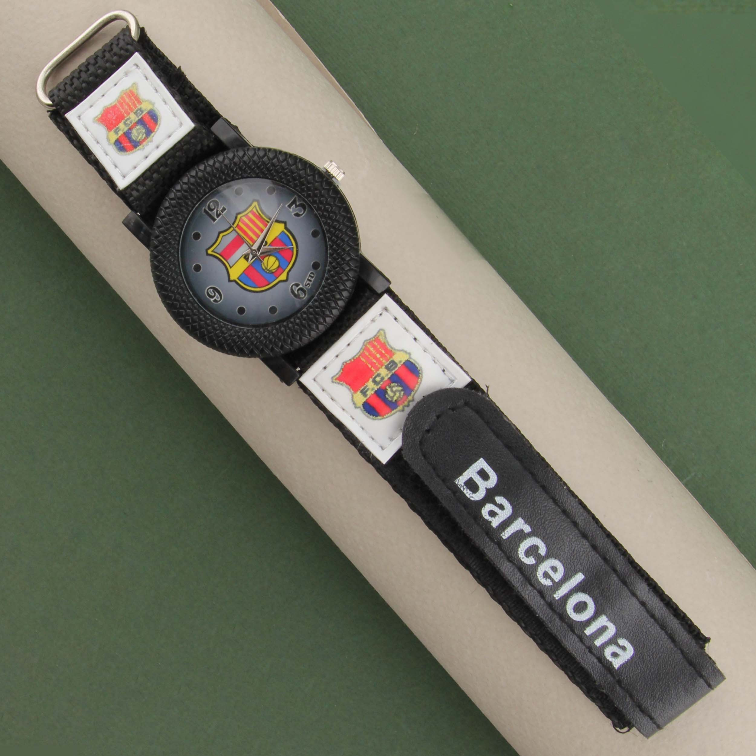 ساعت مچی عقربه ای پسرانه مدل ورزشی بند کتان چسبی طرح بارسلونا کد WHK_099 ساعت مچی عقربه ای پسرانه مدل ورزشی بند کتان چسبی طرح بارسلونا کد WHK_099