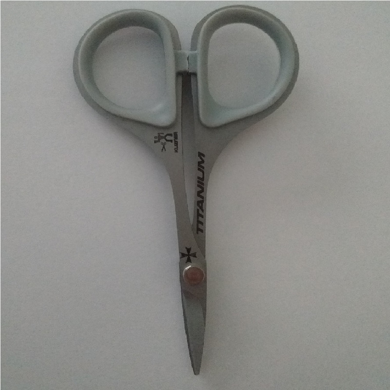 قیچی ابرو کلیزنر مدل تیتانیومی کد AZZ578