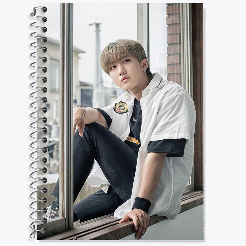 دفتر زبان 50 برگ خندالو مدل دو خط طرح چانگبین گروه استری کیدز Stray Kids کد 11869