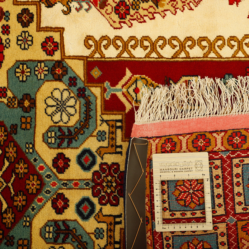 فرش دستبافت دو و نیم متری مدل گنبد گل ابریشم چله ابریشم کد 598340