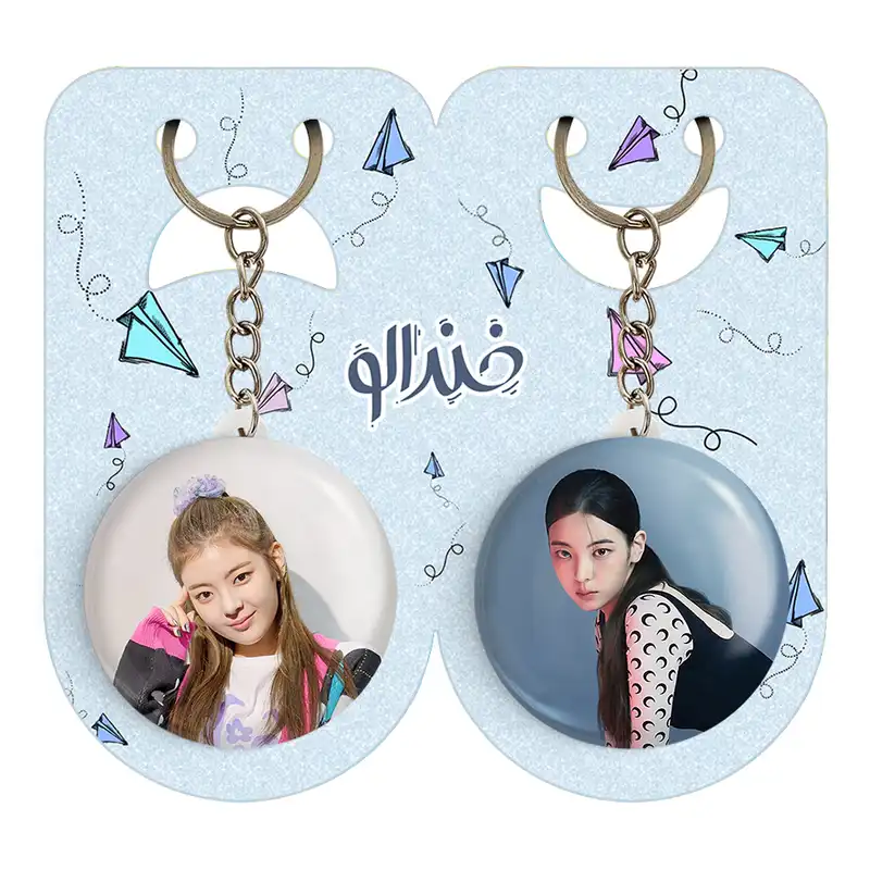 جاکلیدی خندالو مدل لیا گروه ایتزی ITZY کد 2019420200 مجموعه 2 عددی