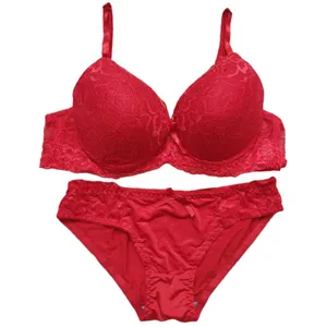 ست شورت و سوتین زنانه مدل  اسفنجی توری رنگ قرمز
