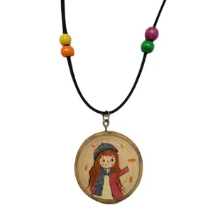 گردنبند زنانه مدل چوبی طرح دختر کد 030