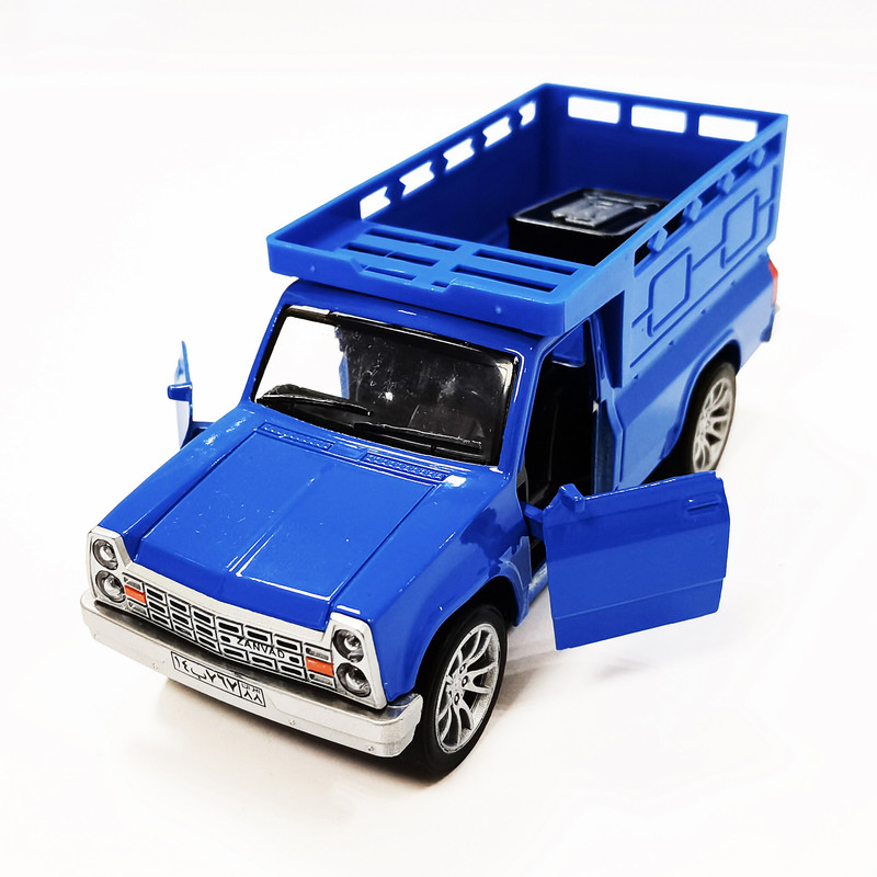 ماشین بازی مدل نیسان فلزی چراغدار دودزا