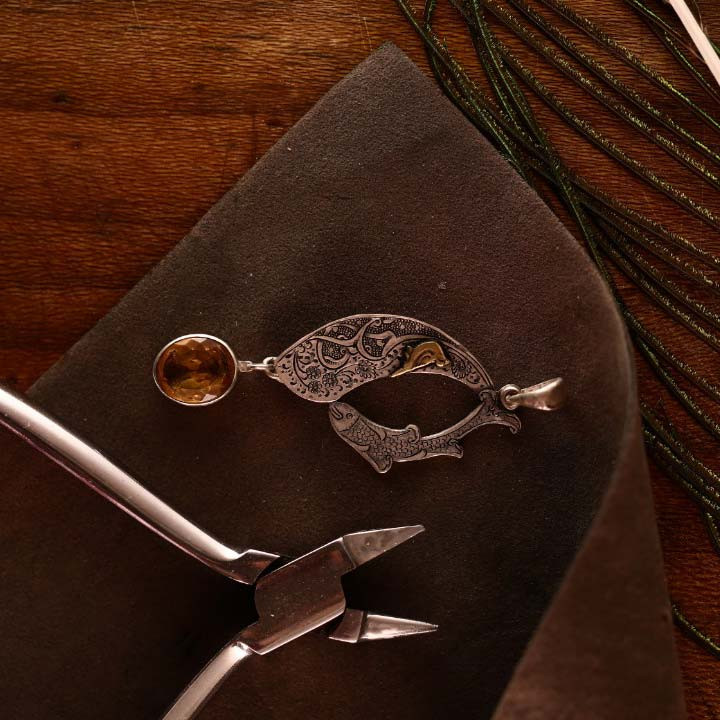 آویز نقره زنانه مدل ماهی و اسلیمی گل و مرغ