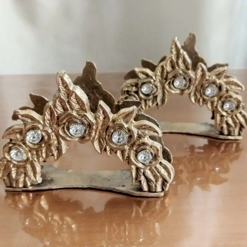 جای دستمال کاغذی برنجی مدل گل رز کد H-1230