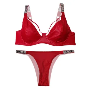 ست شورت و سوتین زنانه مدل فنردار چرم نگین دار کد 1973 رنگ قرمز