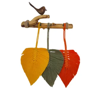 کلید آویز مدل برگ مکرومه کد 01