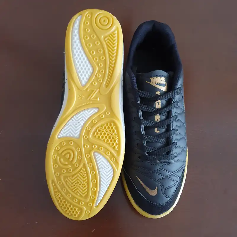 کفش فوتسال مردانه مدل سالنی مجیستا کد Mb