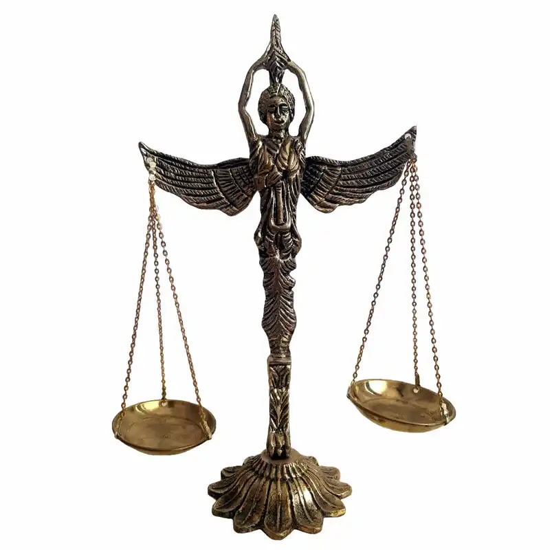مجسمه برنزی مدل ترازوی عدالت