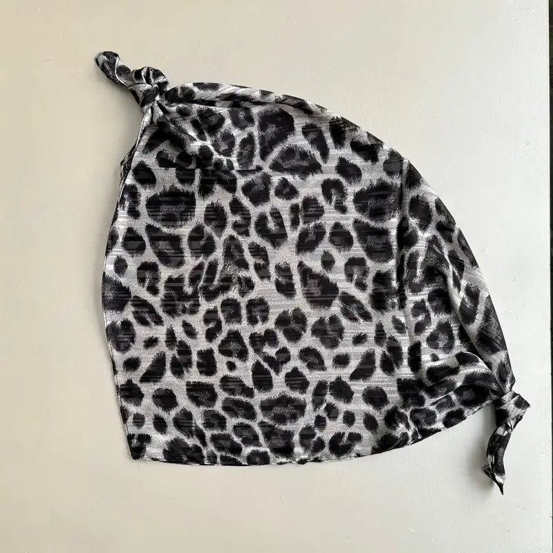 روسری زنانه مدل مینی حریر راه راه شیشه ای پلنگی قواره 70