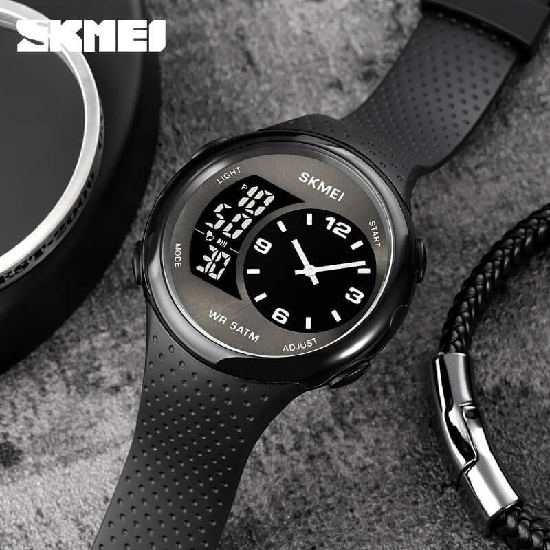 ساعت مچی دیجیتال اسکمی مدل سه زمانه کرنوگراف بند پیو کد 1899